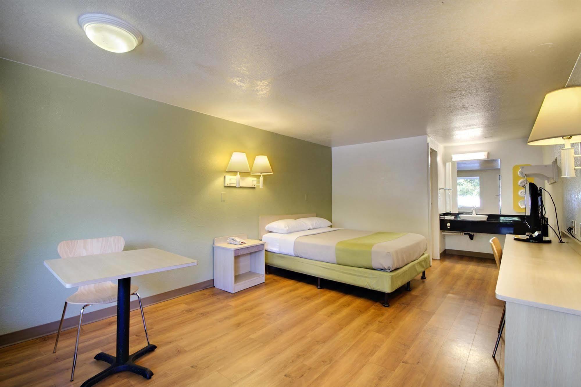 Rodeway Inn Windsor Mill