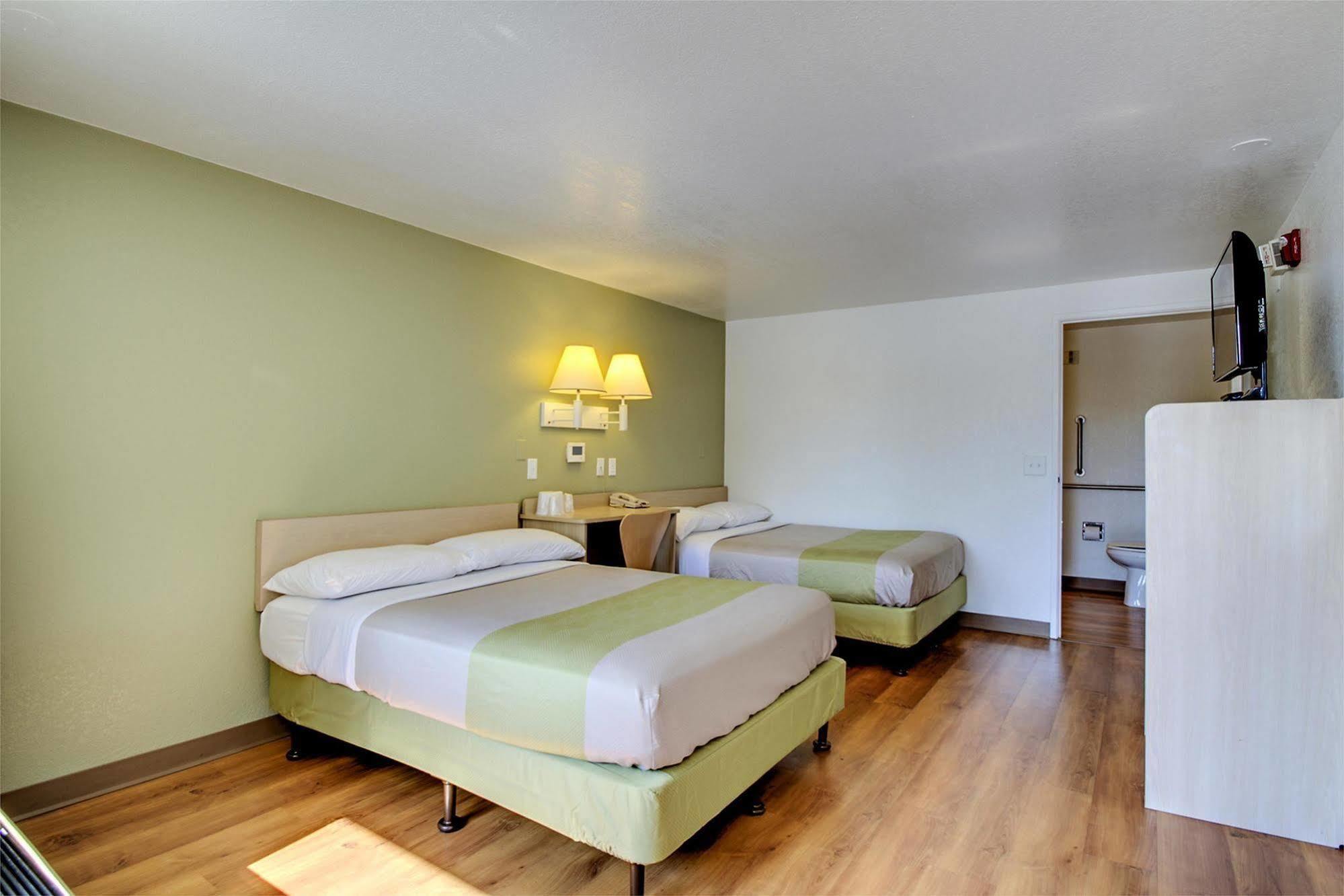 Inn Rodeway Windsor Mill